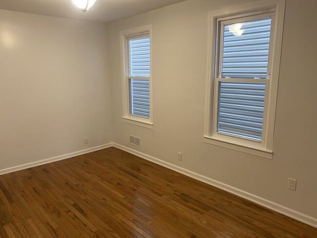 Living room - 198 Princeton Ave