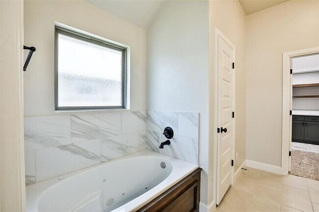 Building Photo - 9301 SW 44th Terrace