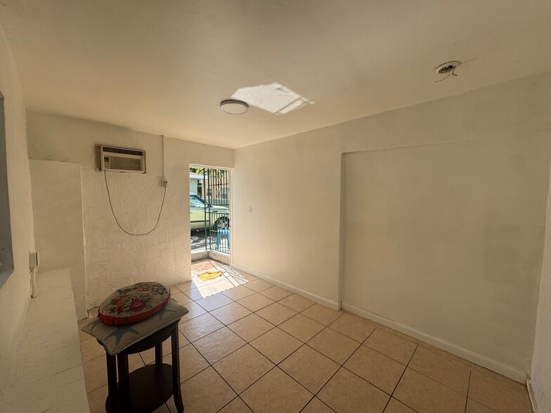 Building Photo - 3104 NW 21st Ave