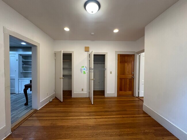 Building Photo - 333 Medford St