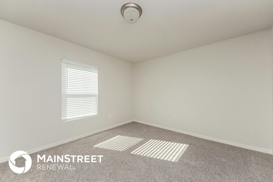 Building Photo - 230 Hyacinth Ct