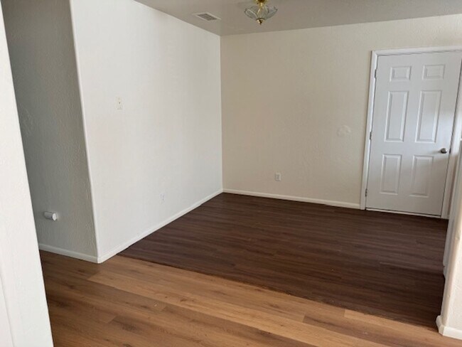 Building Photo - 17150 E Roadrunner Rd