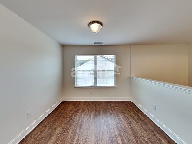 Building Photo - 5040 Hudson Vly Dr