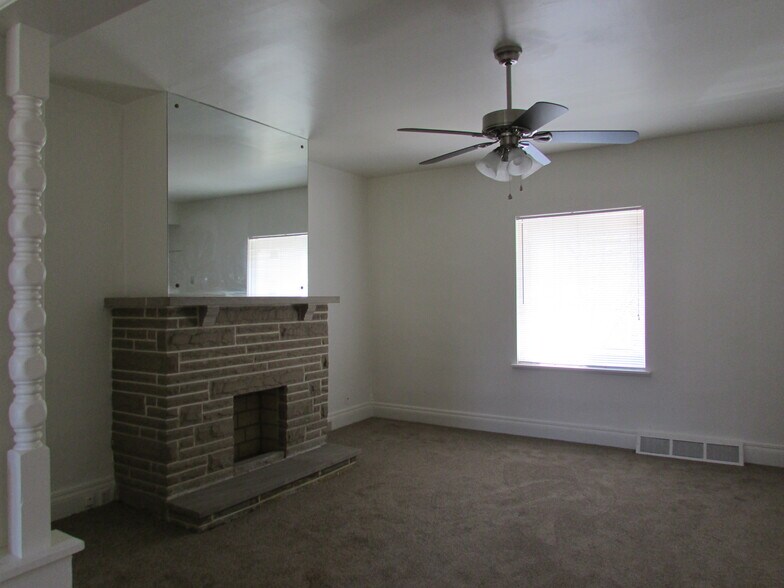 Building Photo - 83 River Ave