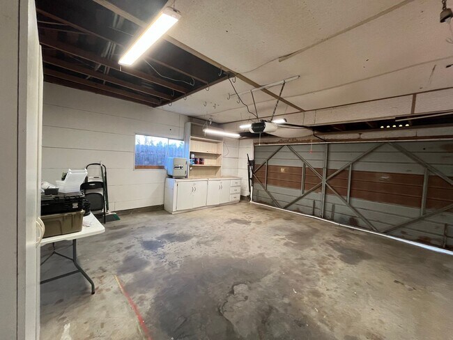 Building Photo - Cozy Home for rent in Tulare