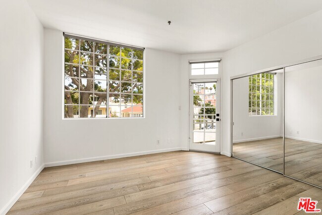 Building Photo - 1338 Stanford St
