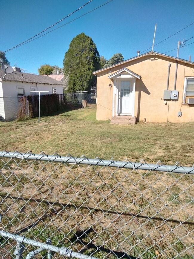 Building Photo - Cozy One Bedroom, One Bath House in Peacef...