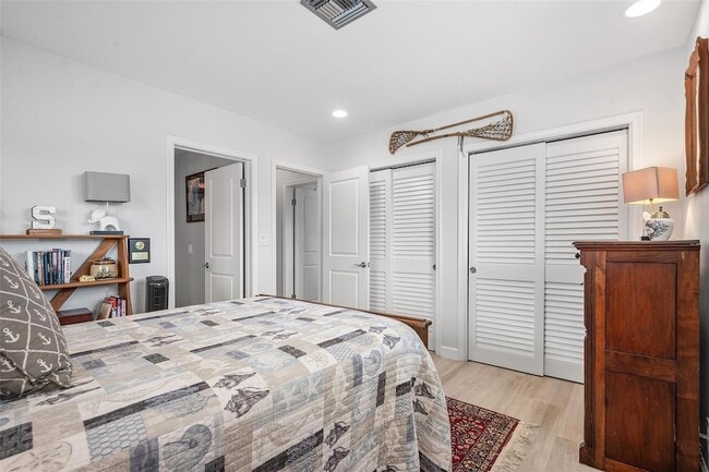 Building Photo - 4510 Bayview Dr