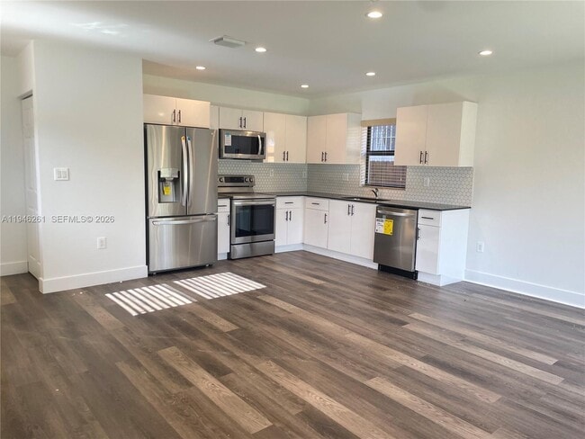 Building Photo - 1063 NW 31st St