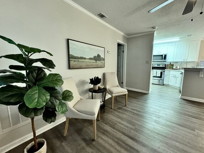 Building Photo - REDUCED PRICE! Updated 1st Floor/1-Level Condo Ready NOW! Includes Water, Sewer, Trash, Landscapi...