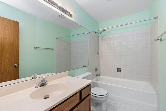 Building Photo - 1273 Cranbrook Dr