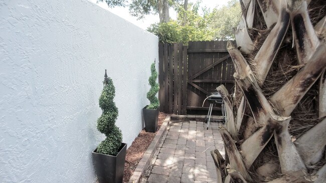 Building Photo - Beautiful  Furnished 1/1 condo x Rent  in Winter Park Next to Full Sail University !