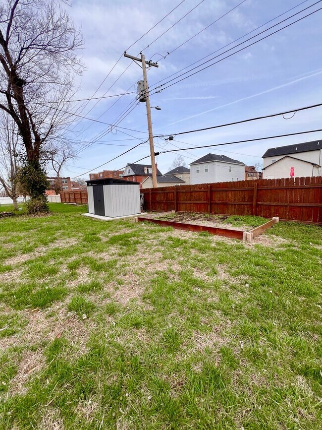 Building Photo - 6 Bed 4 Bath in West End