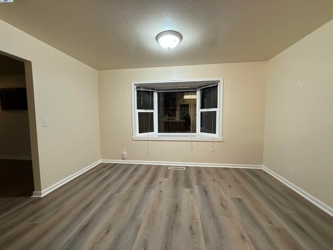 Building Photo - 1420 Primrose Way