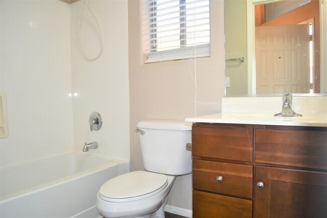 Building Photo - 1633 E Melanie St