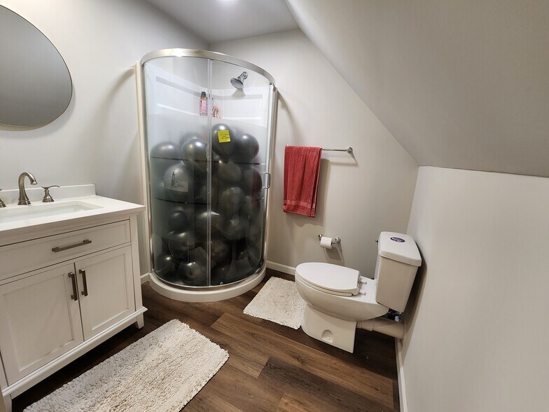 Building Photo - 2204 E Locust St