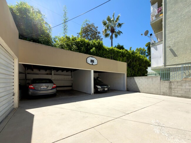 Building Photo - 11926 Magnolia Blvd