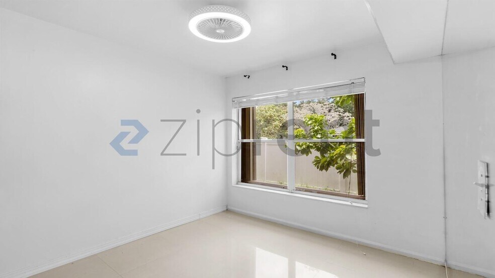 Building Photo - Unit