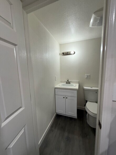 Building Photo - 10696 Walnut St