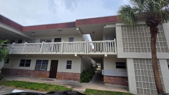 Building Photo - 4163 SW 67th Ave