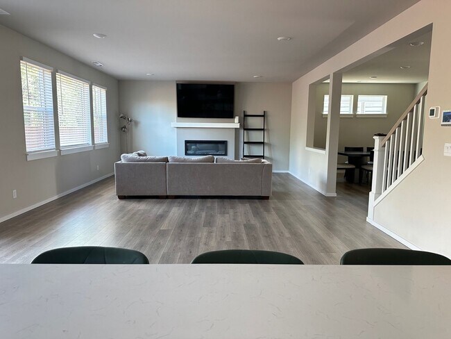 Building Photo - RENTAL! Spacious 6-Bedroom Home Near JBLM – Built in 2025