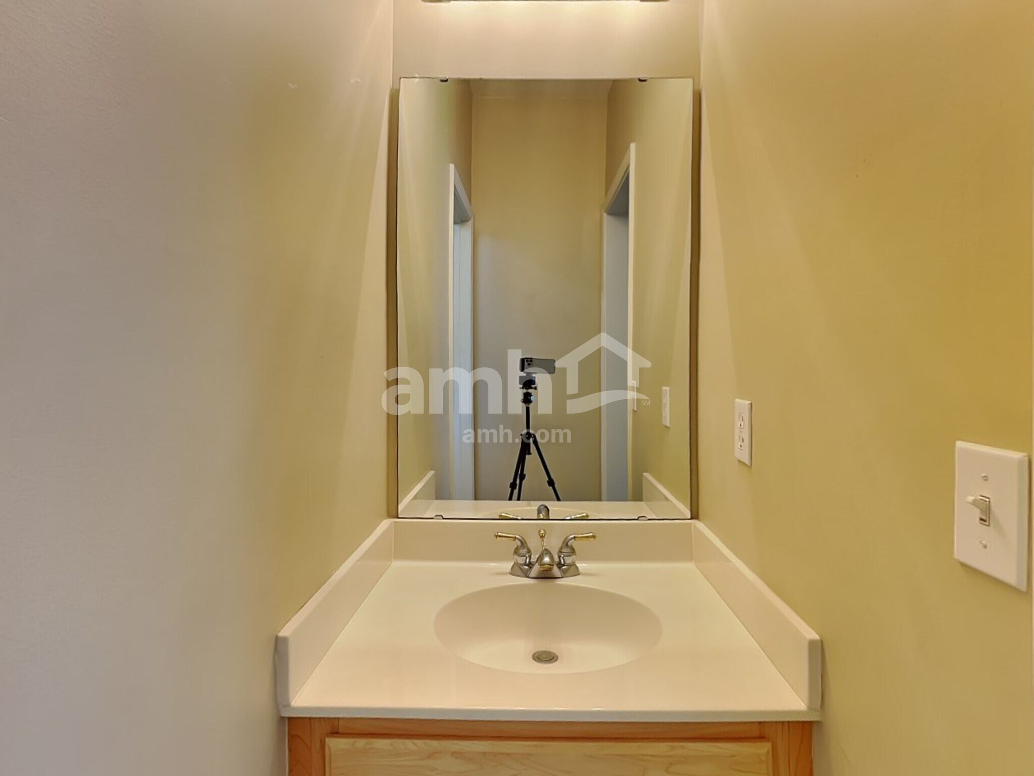 Building Photo - 331 Surrywood Dr