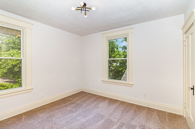 Building Photo - Chic Comfort & Space in North College Hill