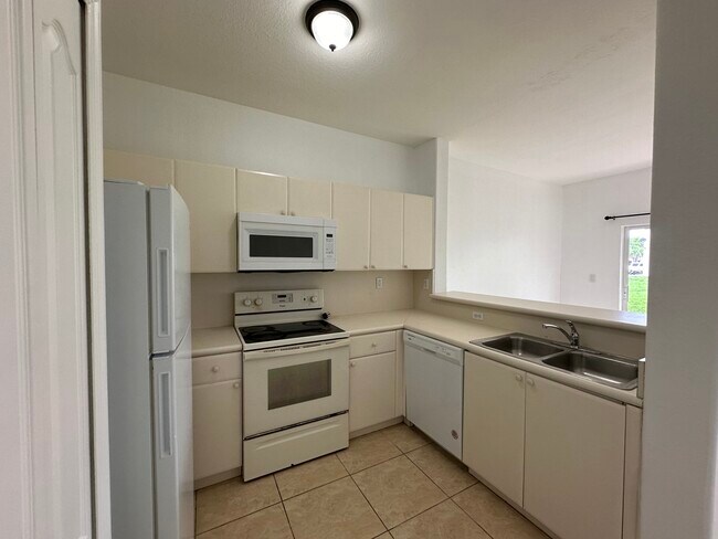 Building Photo - 2650 SE 16th Ter