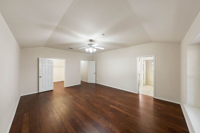 Building Photo - Gated Community - Resort Amenities