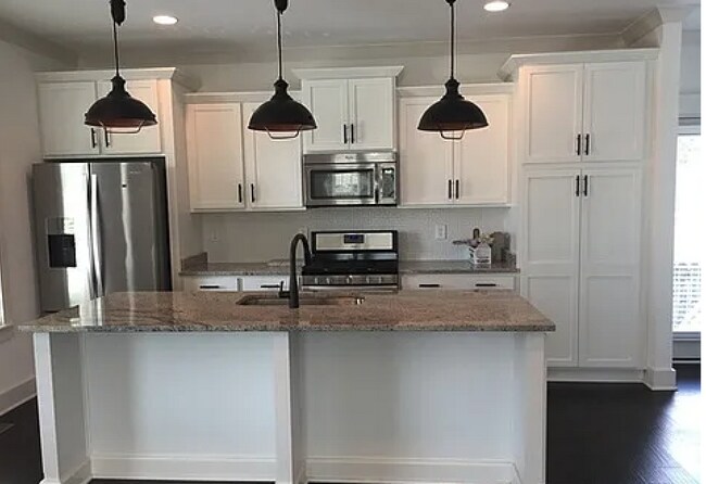 Building Photo - 2 bed/2.5 bath in the Nations!
