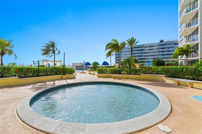 Building Photo - 7601 E Treasure Dr