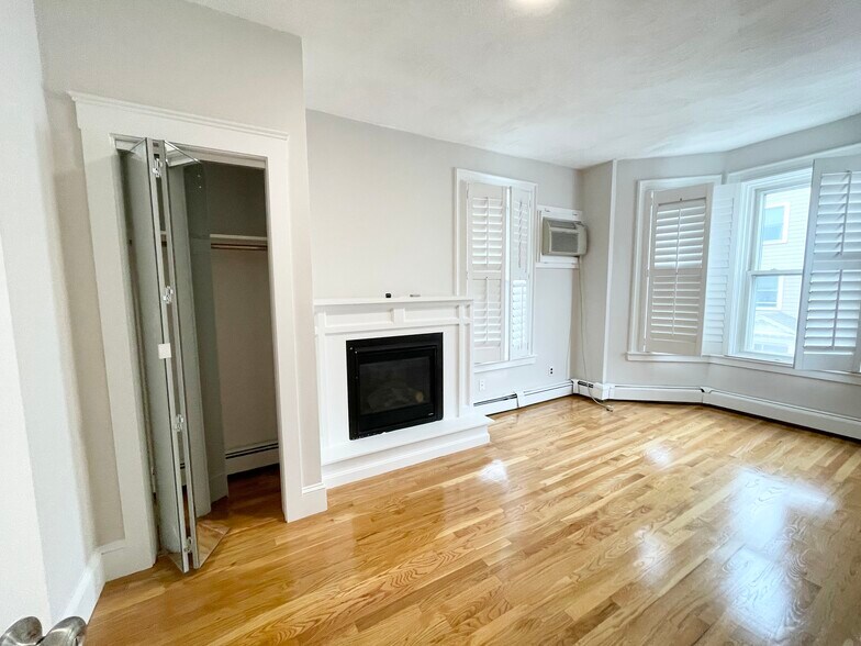 Building Photo - 130 P St