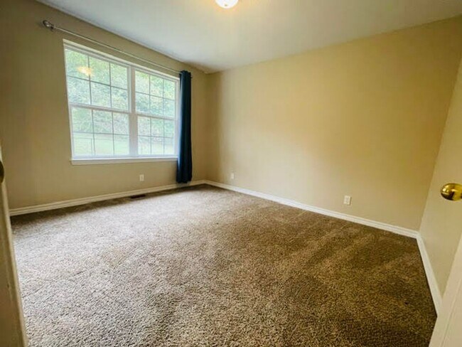 Building Photo - Gorgeous 3 Bedroom, 2 Bathroom Split Level Home in Waynesville