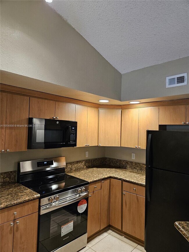 Building Photo - 731 Vista Isles Dr