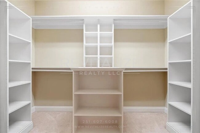 Building Photo - Charming 4 Bedroom/2.5 Bathroom in Fairhope!