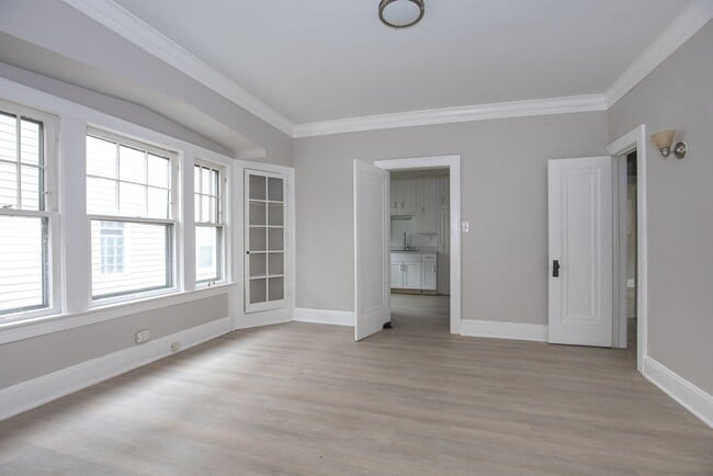 Building Photo - 2119 Lewis Dr