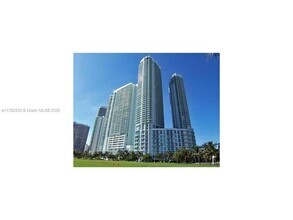 Building Photo - 1900 N Bayshore Dr