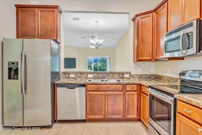 Building Photo - 3496 Bancroft Dr
