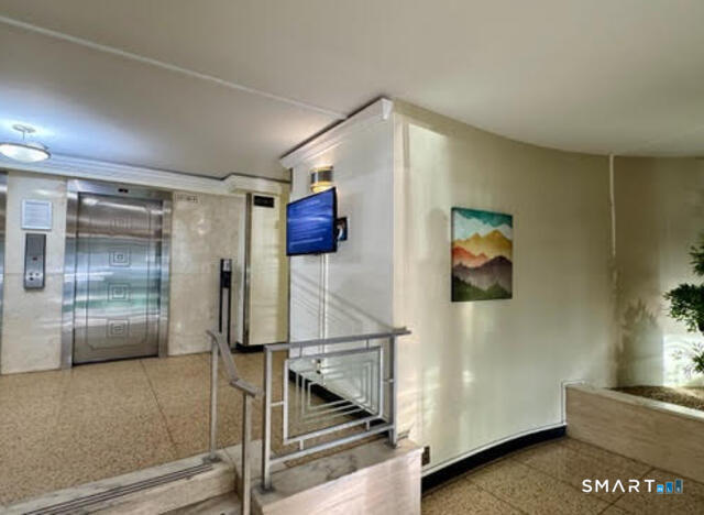 Building Photo - 91 Strawberry Hill Ave