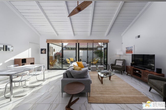 Building Photo - 4545 E 7 Lakes Dr