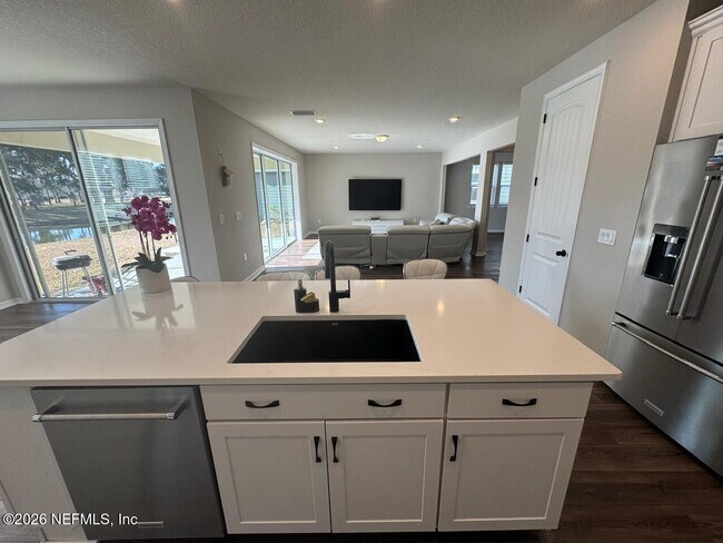 Building Photo - 217 Red Barn Rd