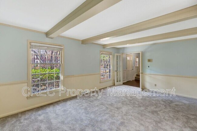 Building Photo - 321 Shaftesbury Ln