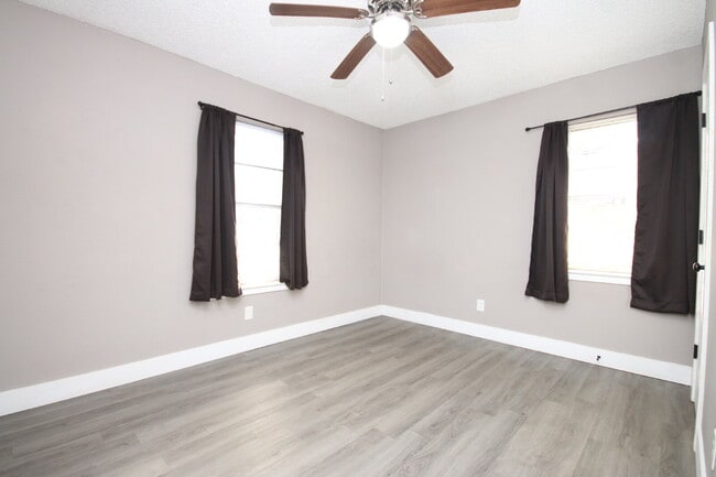 Building Photo - Beautifully Renovated 3-Bed, 1.5-Bath Home with Screened Porch in Desirable Pace Location