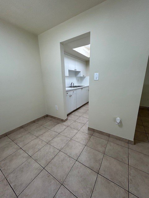 Building Photo - 411 S Nimbus Ave