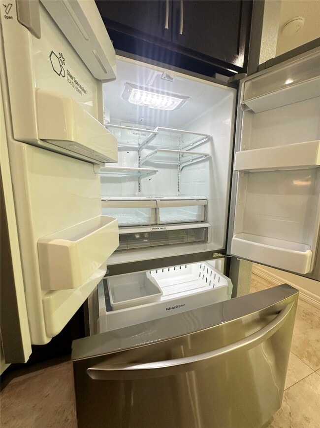 Building Photo - 10518 Pleasanton Dr