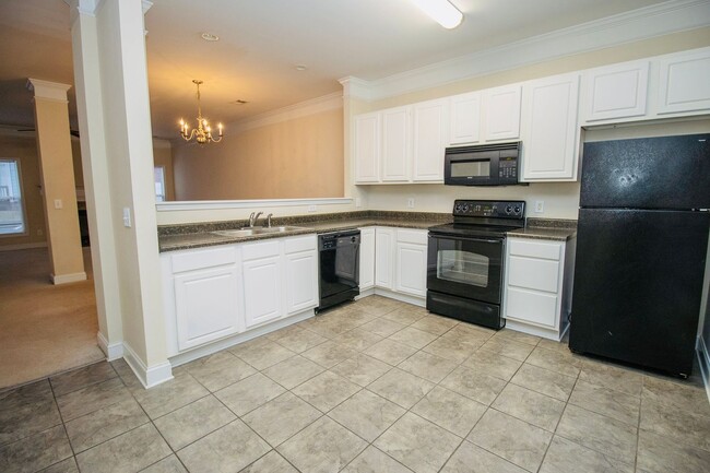 Building Photo - 2 Bedroom, 2.5 Bath Available in Hampton F...