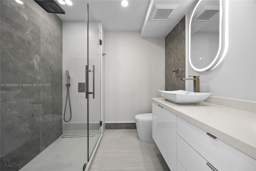 Building Photo - 700 Coral Way