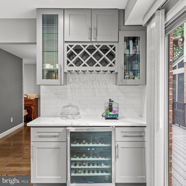 Building Photo - 3704 Oak Hill Way