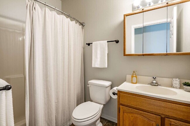 Building Photo - Sought-after 5-Bedroom Pet Friendly Home i...