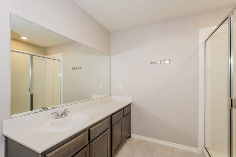 Building Photo - 1526 Woodlake Dr